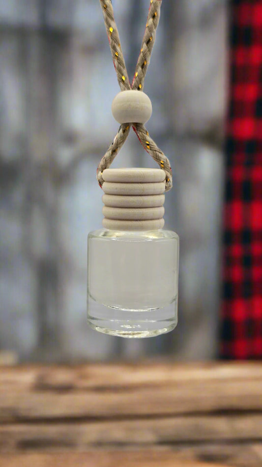 Buffalo Plaid car diffuser by CORGI CANDLE – long-lasting eco-friendly hanging diffuser with a warm cedarwood and amber fragrance.